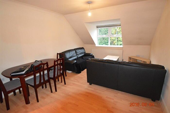 2 Bedroom Flat To Rent In Park Lodge, - Alexander Road South, Whalley Range, Manchester, M16