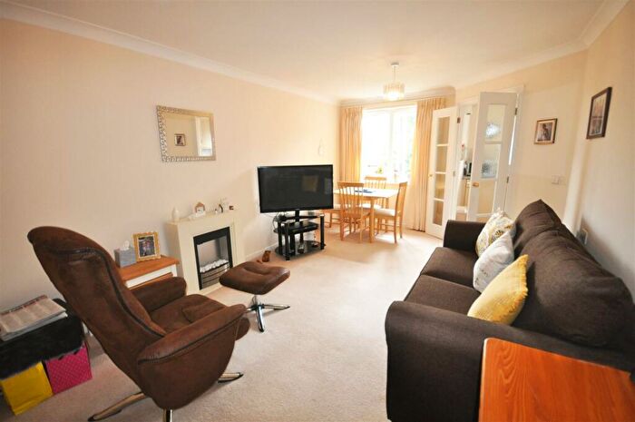 1 Bedroom Flat For Sale In Garrett Court, Vicarage Lane, Hailsham, BN27