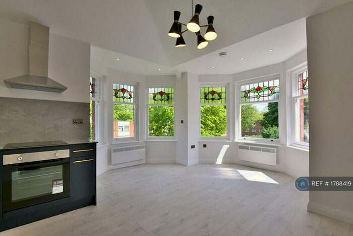 2 Bedroom Flat To Rent In Davenport Park Road, Stockport, SK2