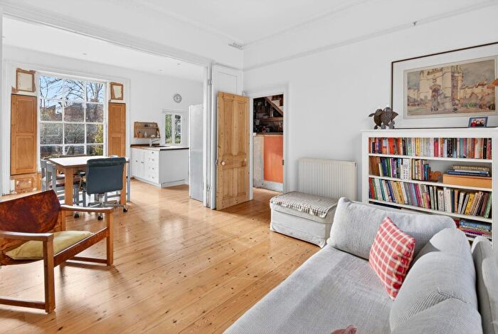 4 Bedroom Semi Detached House For Sale In Shrubland Road, Hackney, E8