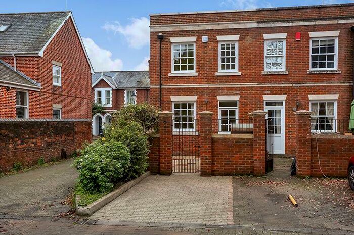3 Bedroom House To Rent In Parchment Street, Winchester, SO23