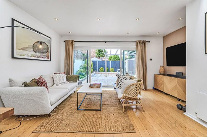 2 Bedroom Flat To Rent In Mitcham Lane, London, SW16