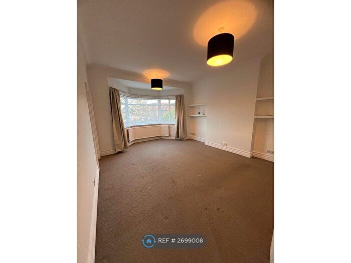 2 Bedroom Flat To Rent In Golders Green Road, London, NW11