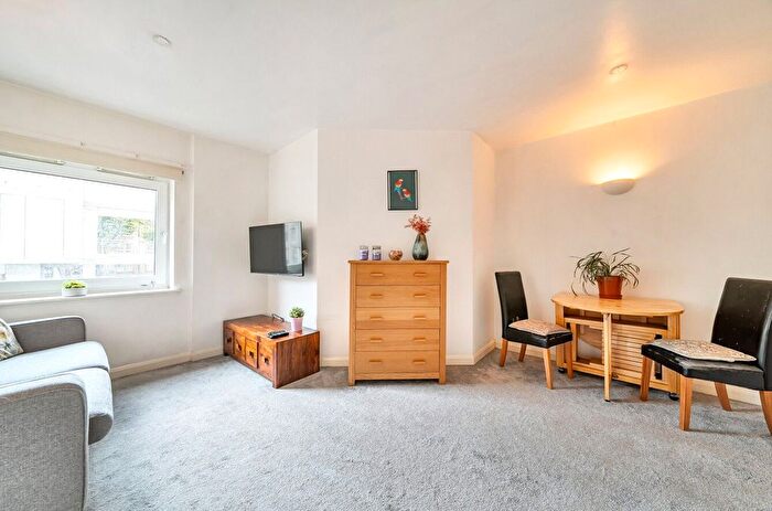 1 Bedroom Flat For Sale In Beckford Close, Warwick Road, London, W14