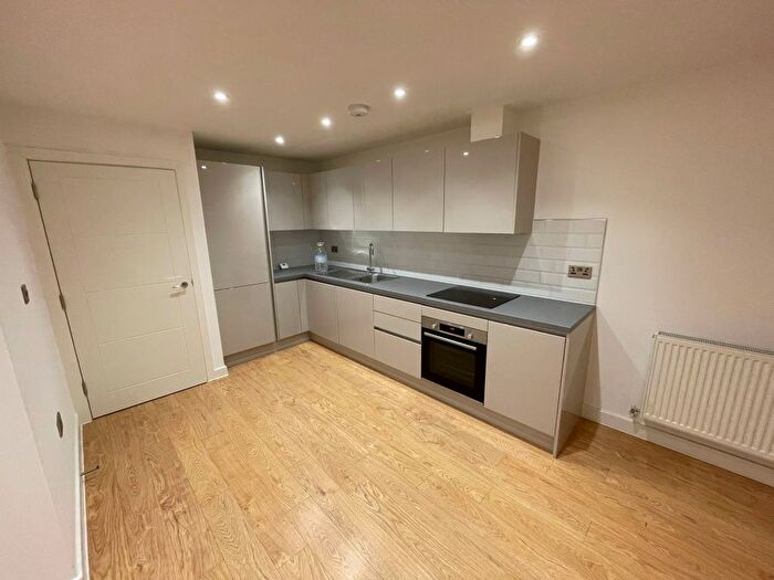 1 Bedroom Flat To Rent In High Street, Hounslow, TW3