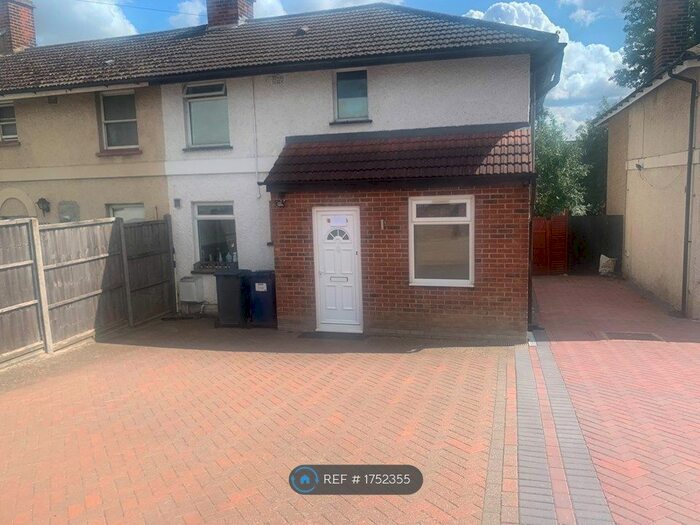 4 Bedroom End Of Terrace House To Rent In Mays Lane, Barnet, EN5