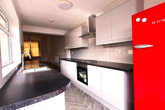 3 Bedroom Semi-Detached House To Rent In Arlington Gardens, Ilford, IG1
