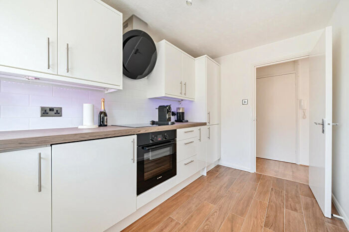1 Bedroom Flat For Sale In Myddelton Park, Whetstone, N20