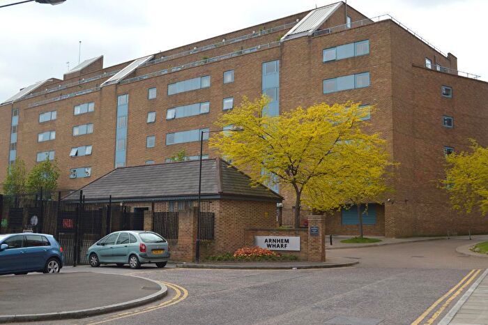 2 Bedroom Flat To Rent In Arnhem Wharf, Arnhem Place, South Quay, Canary Wharf, London, E14