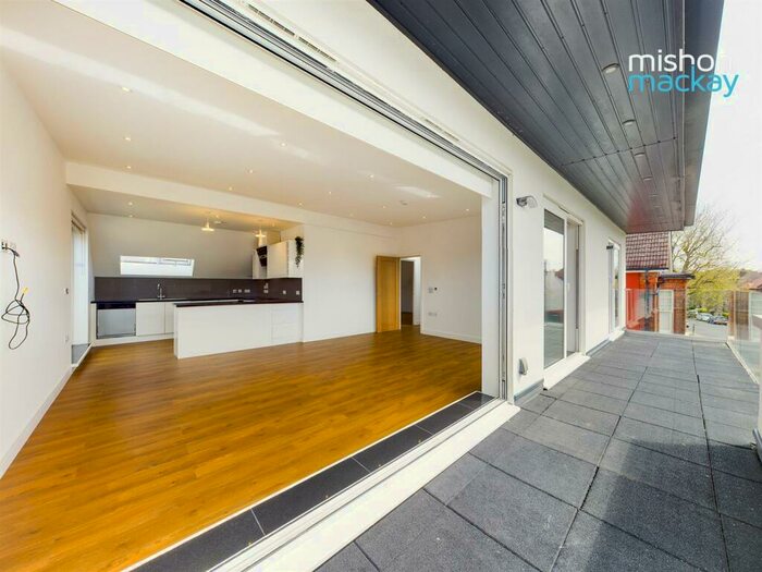 3 Bedroom Apartment To Rent In Wilbury Avenue, Hove, BN3
