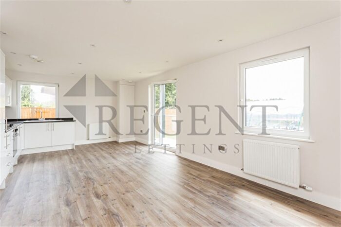 2 Bedroom Flat To Rent In Willow Court, Cambridge Road, KT1
