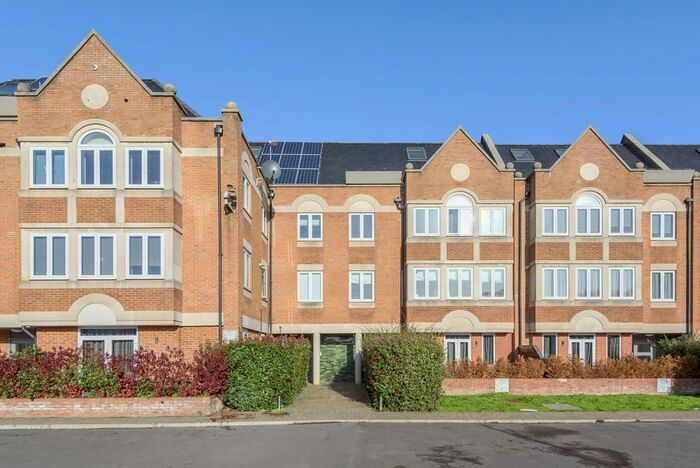 2 Bedroom Flat To Rent In Ealing Green, London, W5