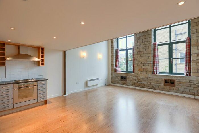 2 Bedroom Apartment To Rent In Meadow Road, Apperley Bridge, Bradford, BD10
