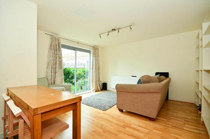 1 Bedroom Flat To Rent In East India Dock Road, Poplar, London, E14