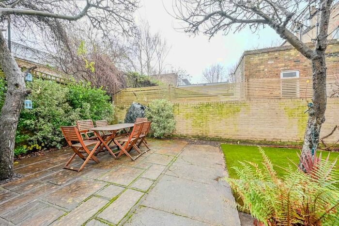 4 Bedroom Flat To Rent In Leysfield Road, Shepherd's Bush, London, W12