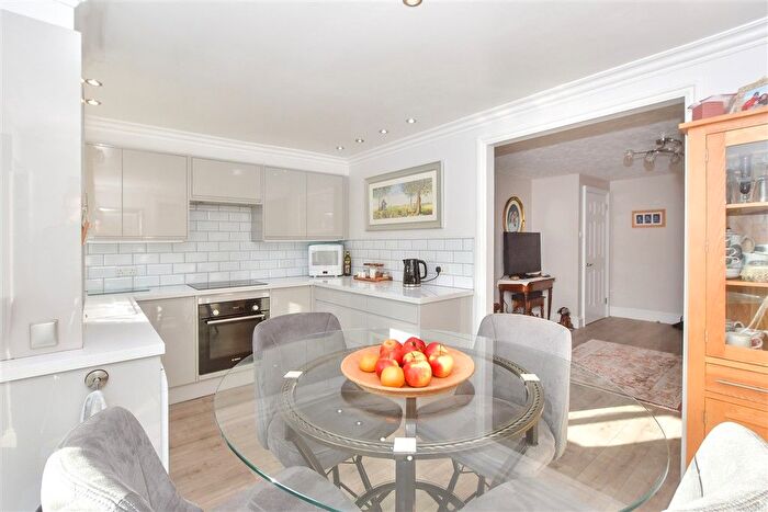 4 Bedroom End Of Terrace House For Sale In Turner Avenue, Cranbrook, Kent, TN17