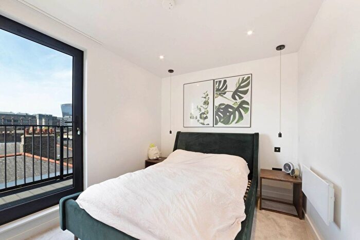 2 Bedroom Flat To Rent In Dock Street, Tower Hill, London, E1