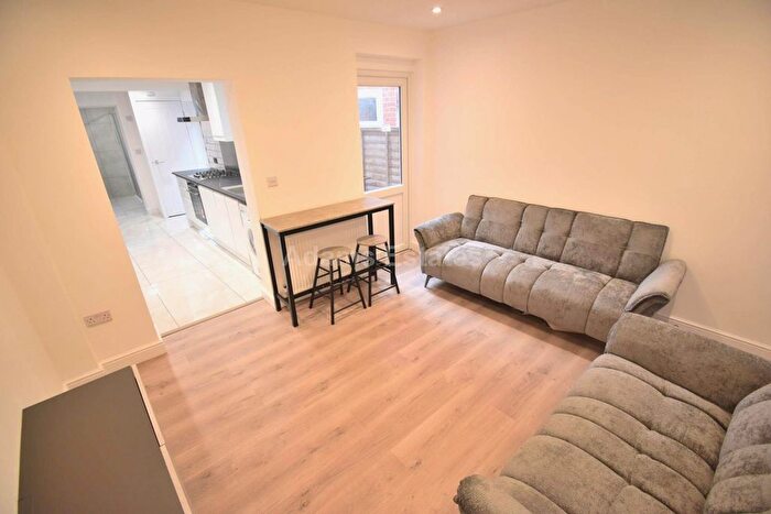 5 Bedroom Terraced House To Rent In Cholmeley Road, Reading, RG1