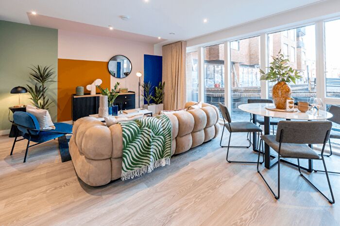 2 Bedroom Flat For Sale In Bell Road, Hounslow, TW3