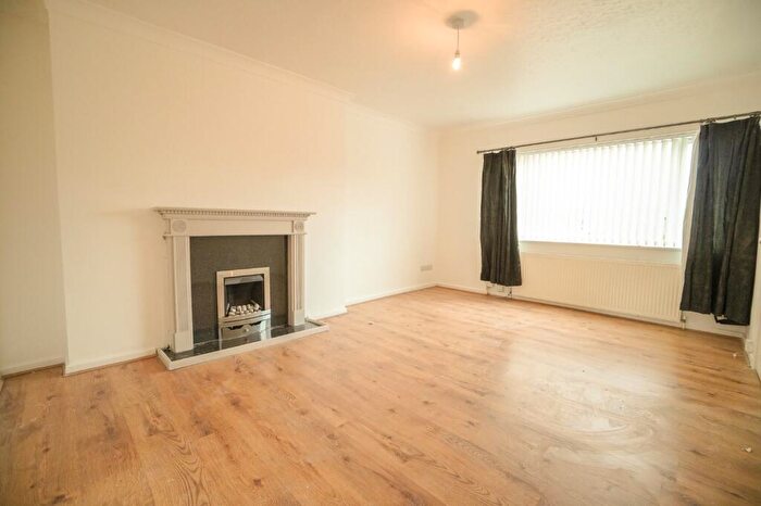 3 Bedroom Town House To Rent In Dawlish Grove, Leeds, LS9