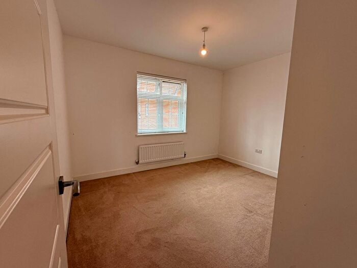2 Bedroom Flat To Rent In Bramling Way, Gillingham, Kent, ME8