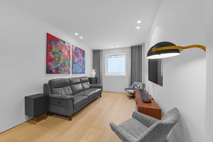 2 Bedroom Flat For Sale In West One House, Fitzrovia, W1T