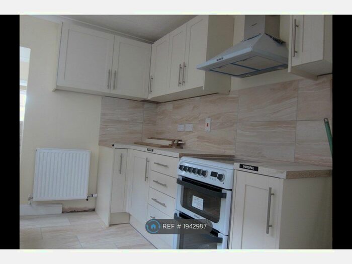 3 Bedroom Semi-Detached House To Rent In Hereward Road, Wisbech, PE13