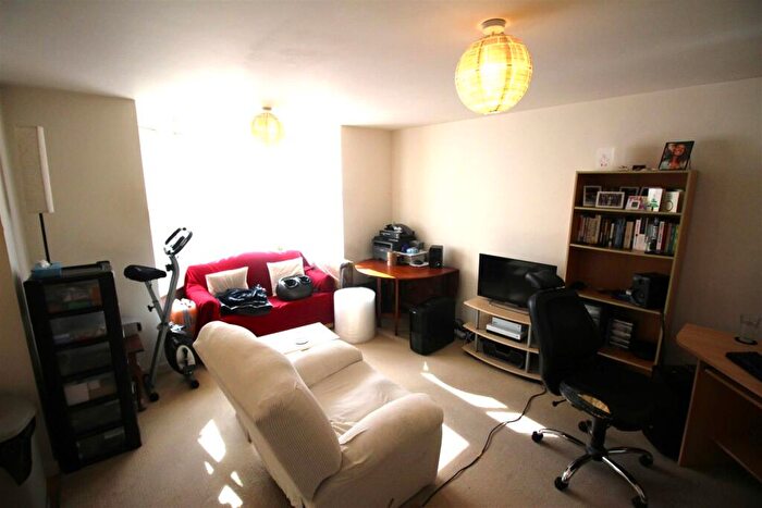 1 Bedroom Flat To Rent In Elm Grove, Southsea, Hants, PO5