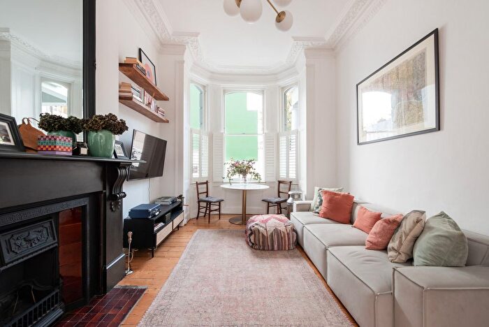 2 Bedroom Flat To Rent In Colville Terrace, London, W11