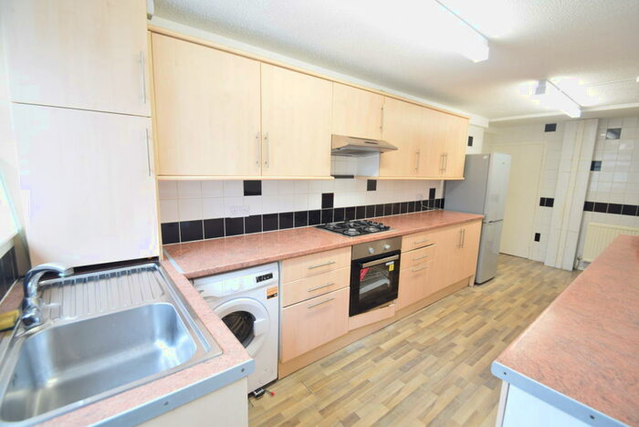 1 Bedroom Apartment To Rent In New Road, Dagenham, Essex, RM10