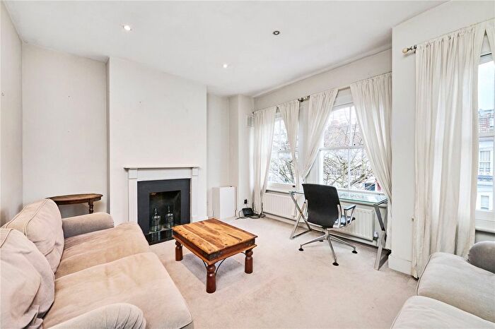 2 Bedroom Flat To Rent In Hazlebury Road, Fulham, London, SW6