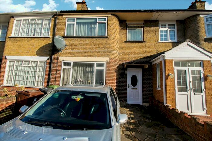 3 Bedroom Detached House To Rent In Gay Gardens, Dagenham, Essex RM10