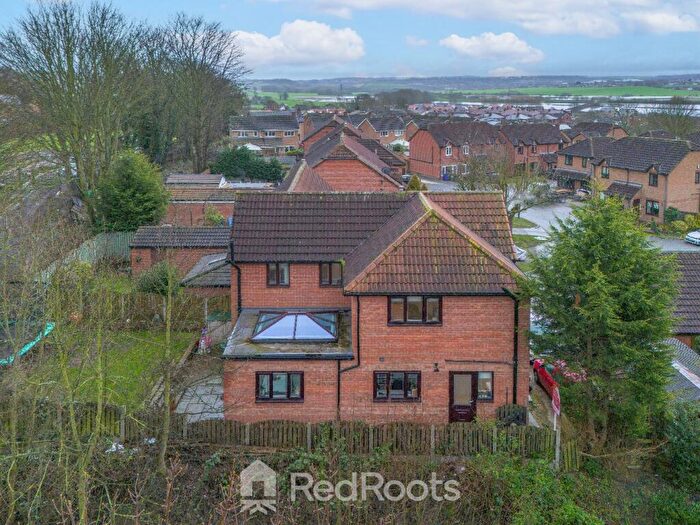 4 Bedroom Semi Detached House For Sale In North End Drive, Harlington, Doncaster, DN5