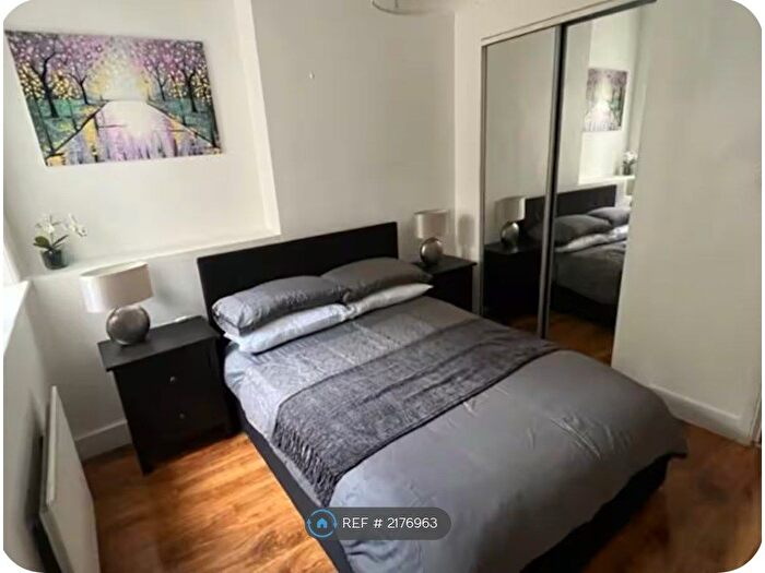 1 Bedroom Flat To Rent In Nemoure Road, London, W3