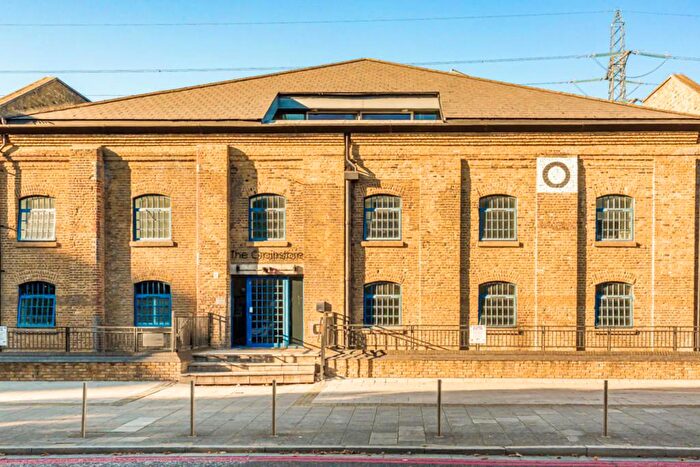 2 Bedroom Flat To Rent In The Grainstore, Western Gateway, Royal Victoria Docks, Canning Town, London, E16