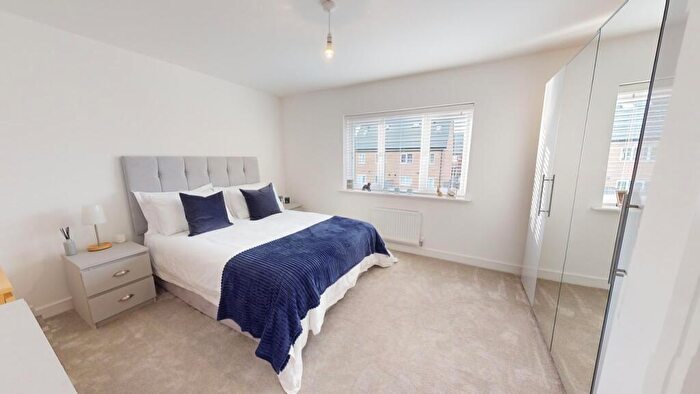3 Bedroom Town House For Sale In Winder Close, New Rossington, Doncaster, DN11