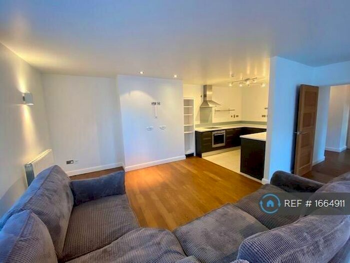 2 Bedroom Flat To Rent In Madeleine House, Leicester, LE2