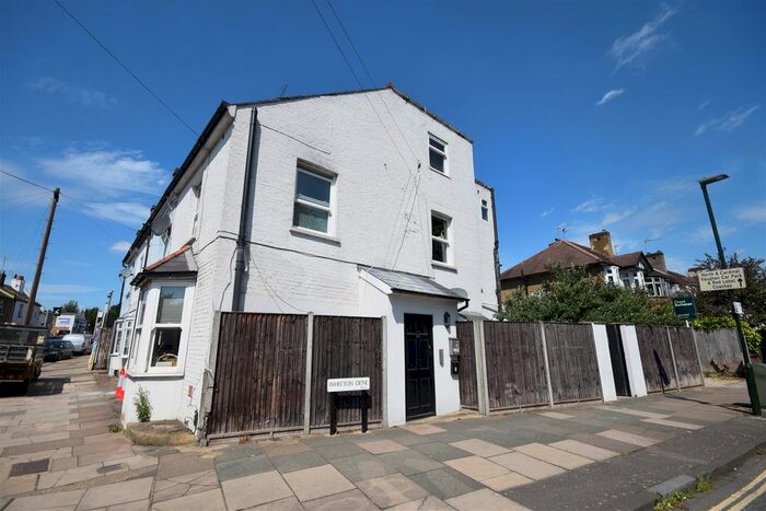 2 Bedroom Flat To Rent In Kneller Road, Whitton, Twickenham, TW2