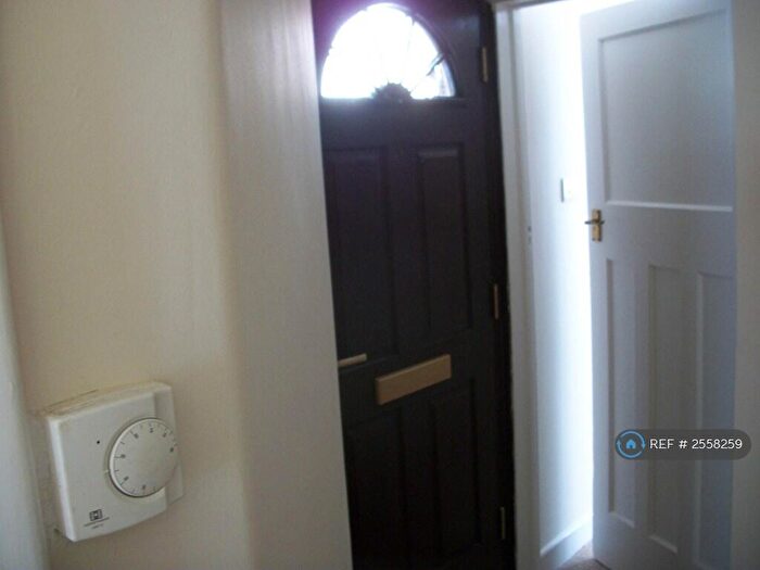 2 Bedroom Maisonette To Rent In Benhill Wood Road, Sutton, SM1