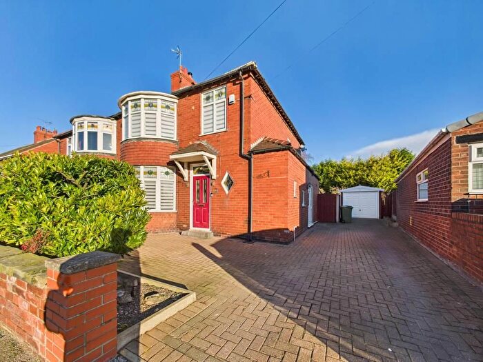 4 Bedroom Semi Detached House For Sale In Warren Avenue, Knottingley, WF11