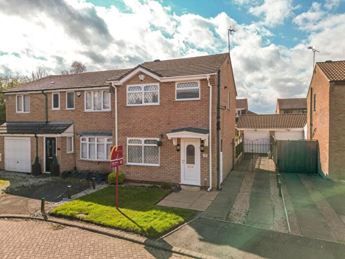 3 Bedroom Semi-Detached House For Sale In Sutherland Drive, Bedworth, CV12