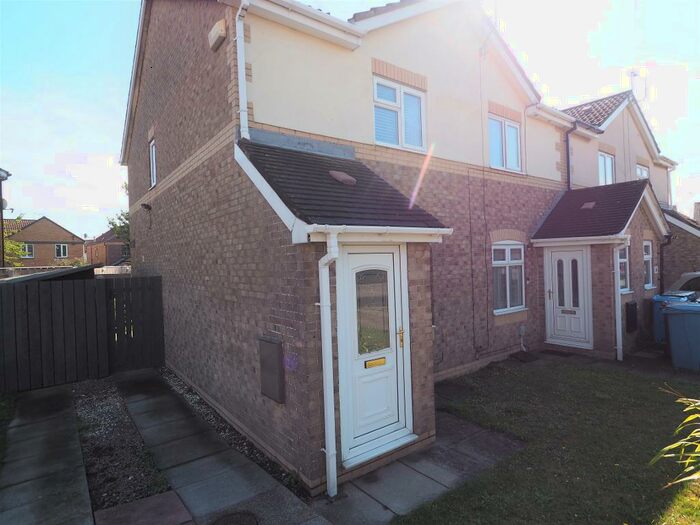 2 Bedroom Semi-Detached House To Rent In St Abbs Close, Hull, HU9