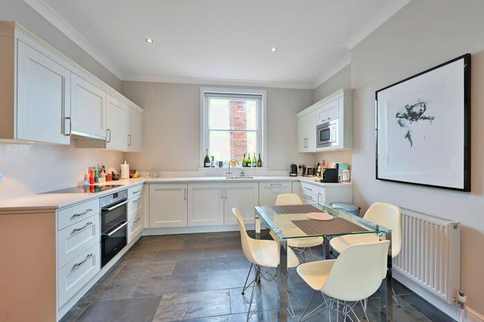 3 Bedroom Flat To Rent In High Street, Wimbledon Village, London, SW19