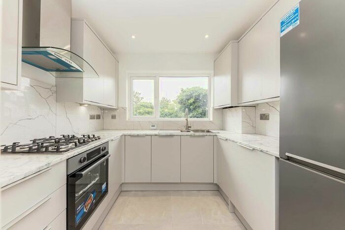 2 Bedroom Flat To Rent In Grove Park Road, London, W4