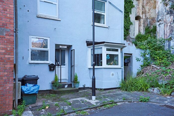 2 Bedroom Flat For Sale In Belgrave Hill, Bristol, BS8