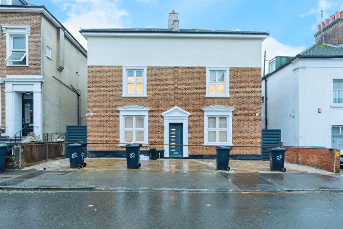 2 Bedroom Flat To Rent In Limes Grove, London, SE13