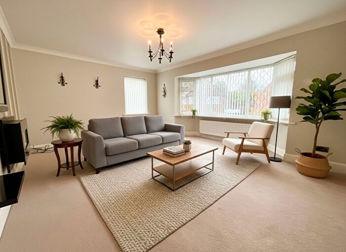 2 Bedroom Flat For Sale In Malvern Crescent, Scarborough, YO12