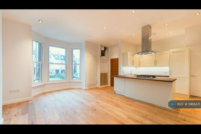 2 Bedroom Flat To Rent In Fontenoy Road, Balham, London, SW12