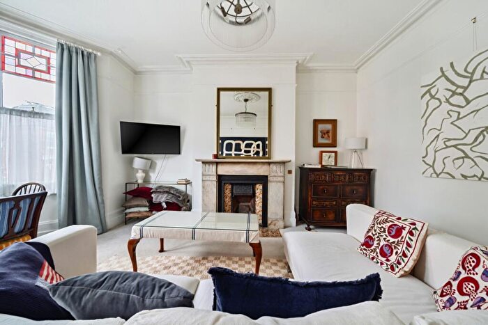 1 Bedroom Flat To Rent In Nassington Road Hampstead, NW3