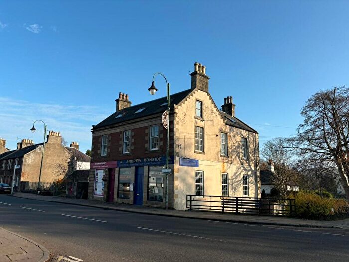 1 Bedroom Flat To Rent In High Street, Biggar, ML12